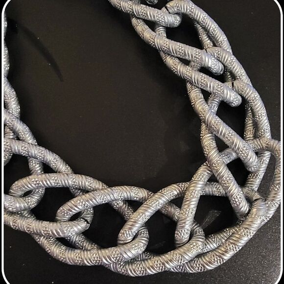 #Sabika Fall 2022 What Matters Bold Chunky Chain Link Necklace #NWOT - Picture 5 of 7